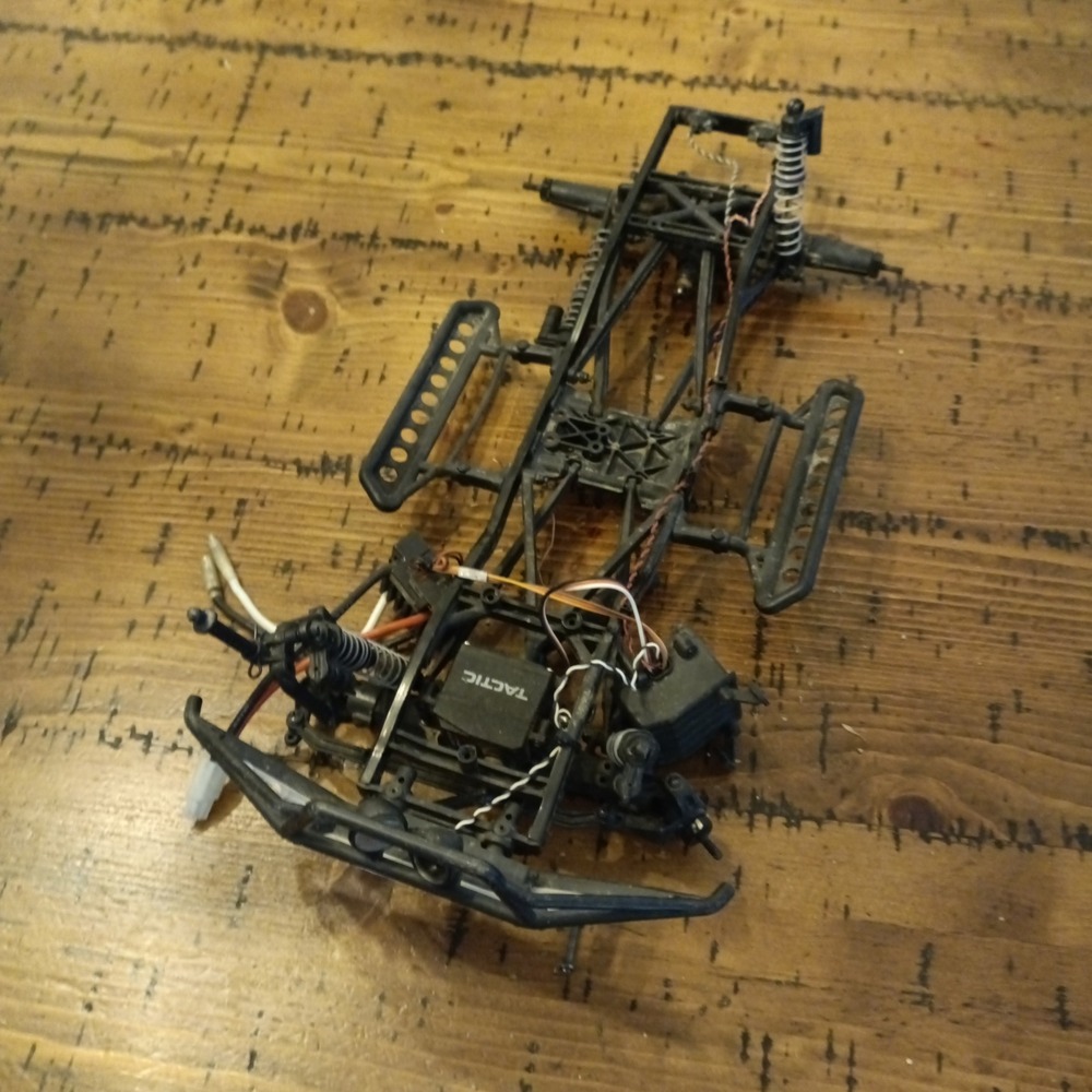 Axial SCX10 1/10 4WD Scale Crawler Roller Chassis w/ ESC Receiver Servo Untested
